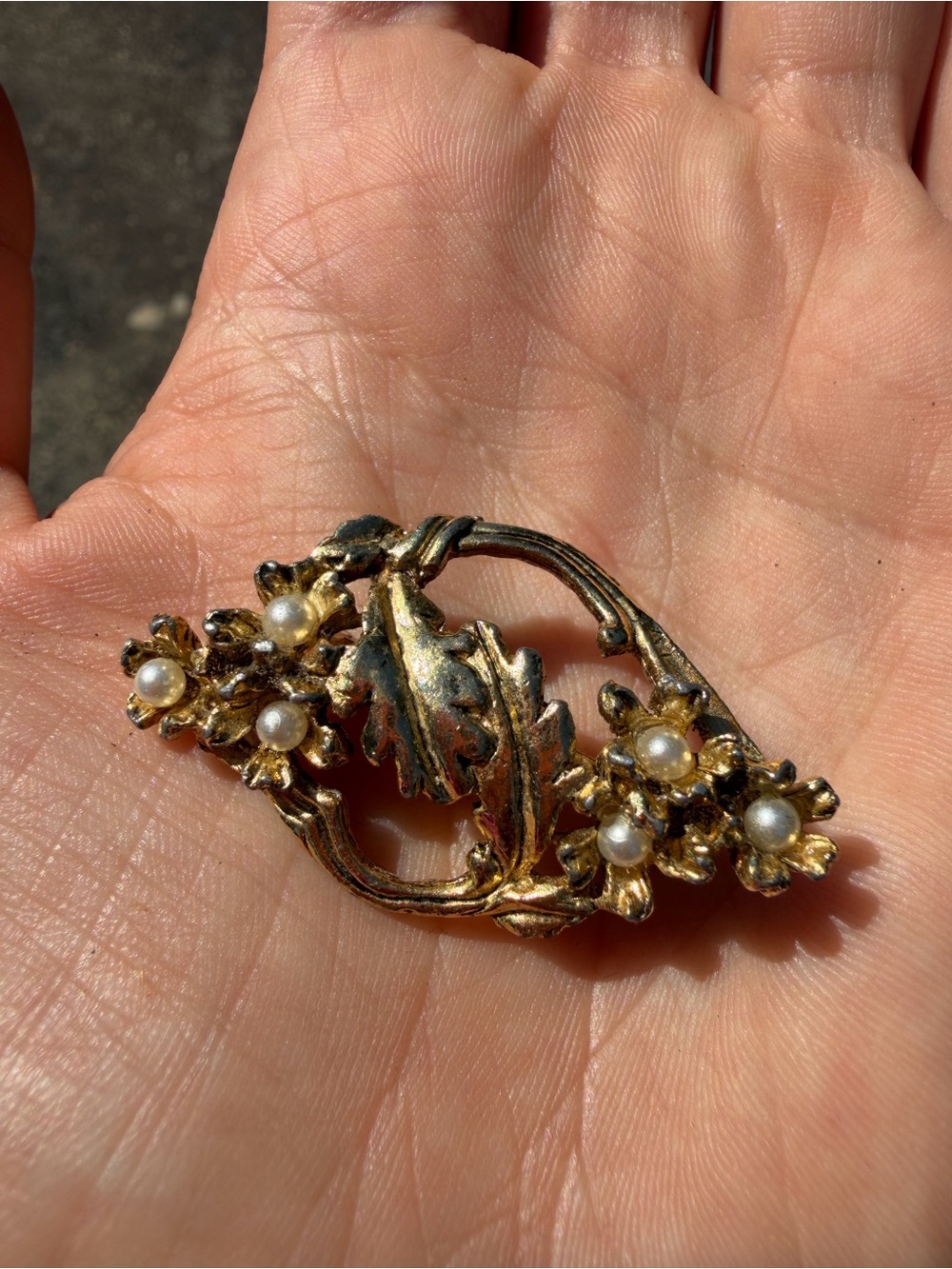 Vintage Gold Tone Floral Pearl Brooch - Women Jewelry